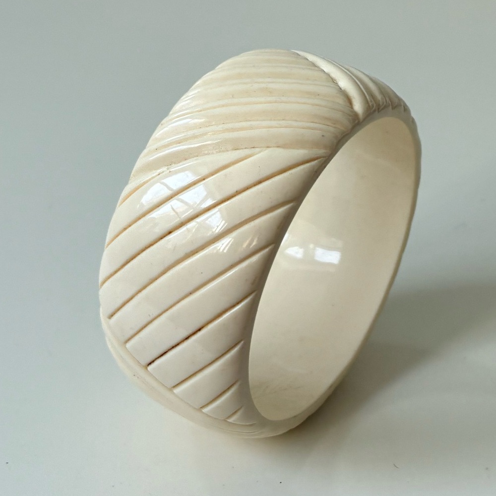 Vintage Cream Carved Geometric Bangle Bracelet - Picture 3 of 7